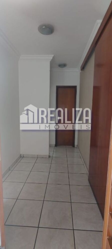 Casa à venda com 6 quartos, 230m² - Foto 10