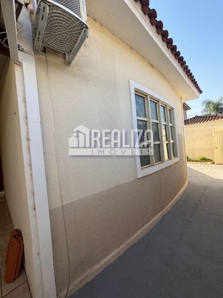 Casa à venda com 3 quartos, 150m² - Foto 3