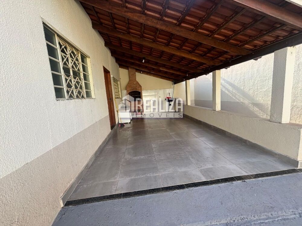 Casa à venda com 3 quartos, 150m² - Foto 1