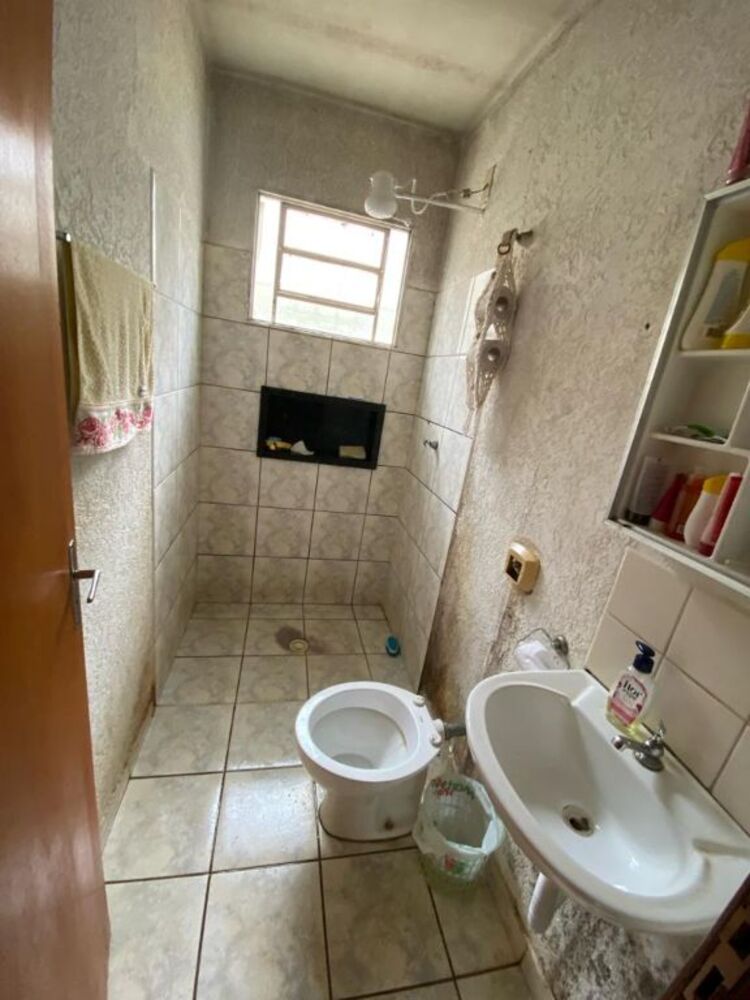 Casa à venda com 2 quartos, 170m² - Foto 2