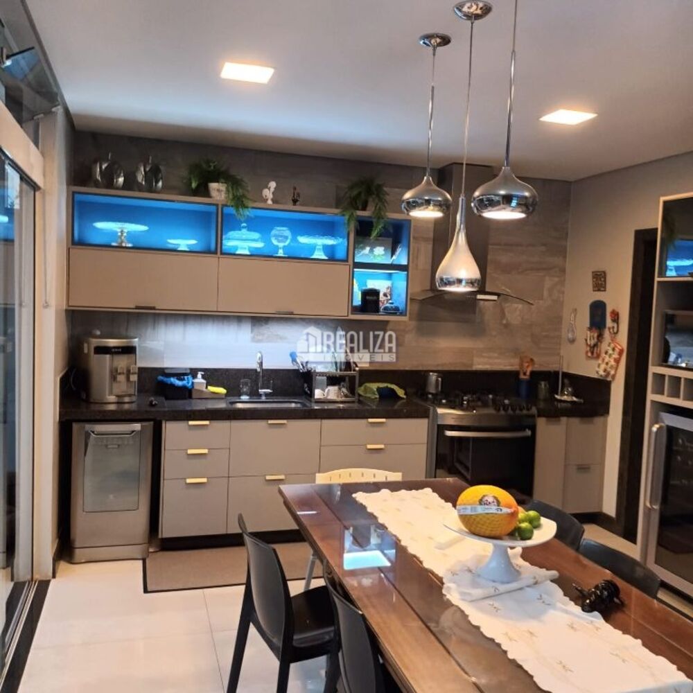 Casa, 3 quartos, 230 m² - Foto 3