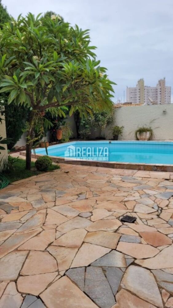 Casa à venda e aluguel com 5 quartos, 376m² - Foto 2