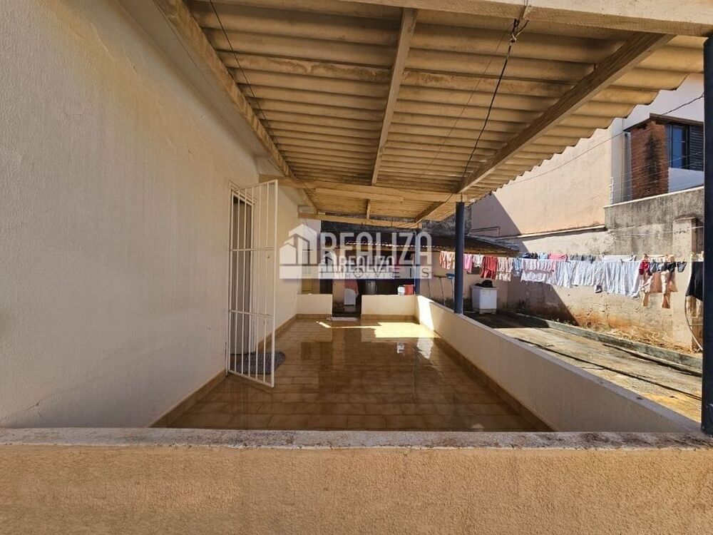Casa à venda com 2 quartos, 90m² - Foto 6