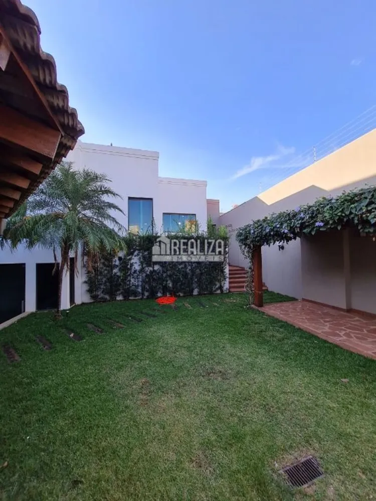 Casa, 3 quartos, 318 m² - Foto 1