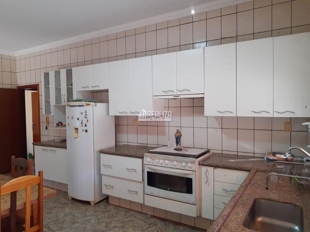 Casa, 3 quartos, 228 m² - Foto 2