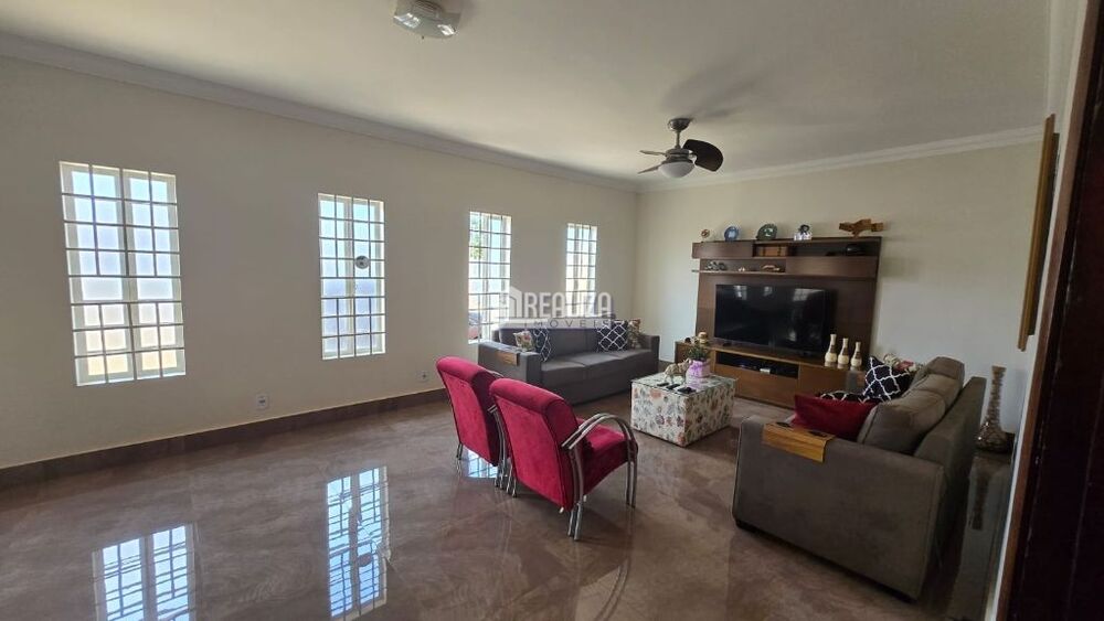 Casa, 3 quartos, 218 m² - Foto 3