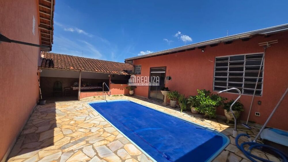 Casa, 3 quartos, 218 m² - Foto 1