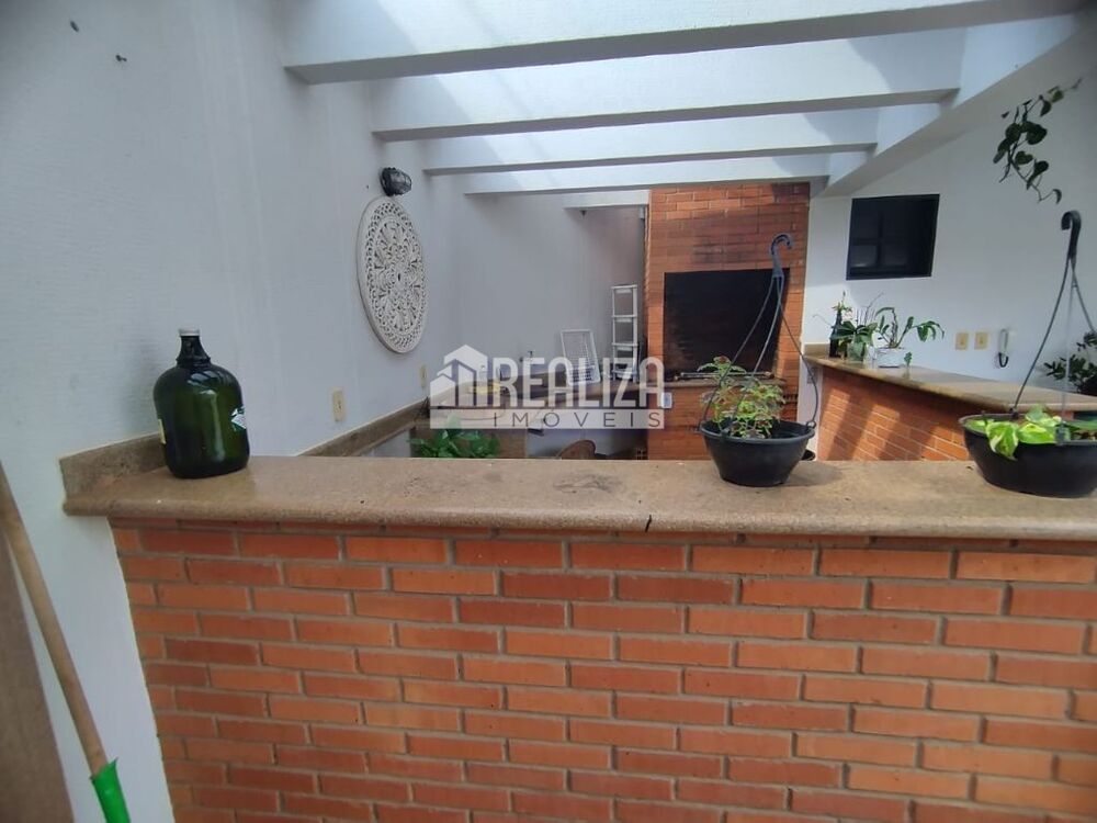 Casa, 4 quartos, 328 m² - Foto 2