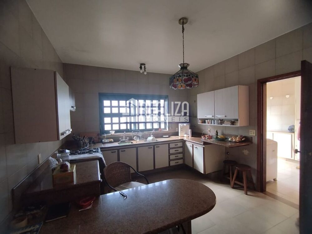 Casa, 4 quartos, 328 m² - Foto 3