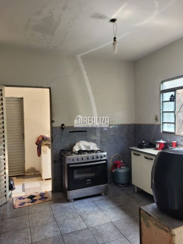Casa à venda com 2 quartos, 131m² - Foto 4