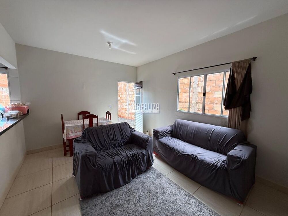 Casa à venda com 2 quartos, 55m² - Foto 1