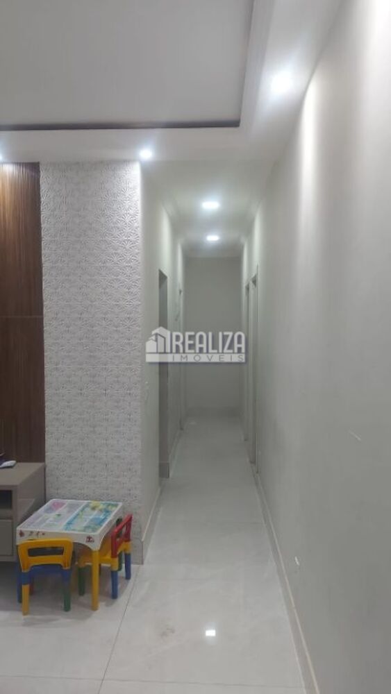 Casa à venda com 2 quartos, 53m² - Foto 1