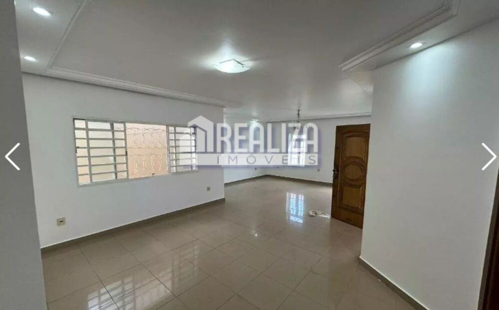 Casa à venda com 4 quartos, 176m² - Foto 1