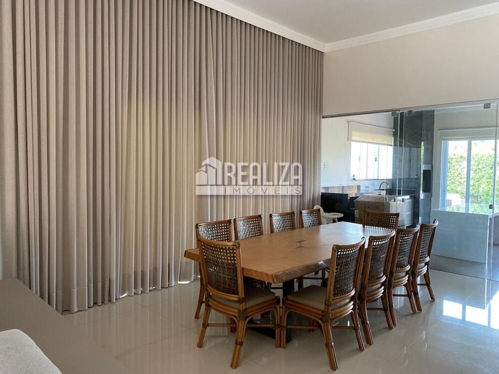 Casa à venda com 4 quartos, 221m² - Foto 3