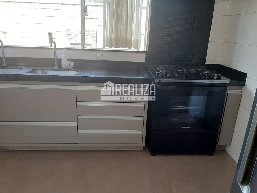 Casa à venda com 4 quartos, 221m² - Foto 8