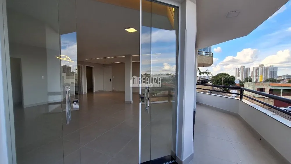Apartamento, 3 quartos, 214 m² - Foto 1