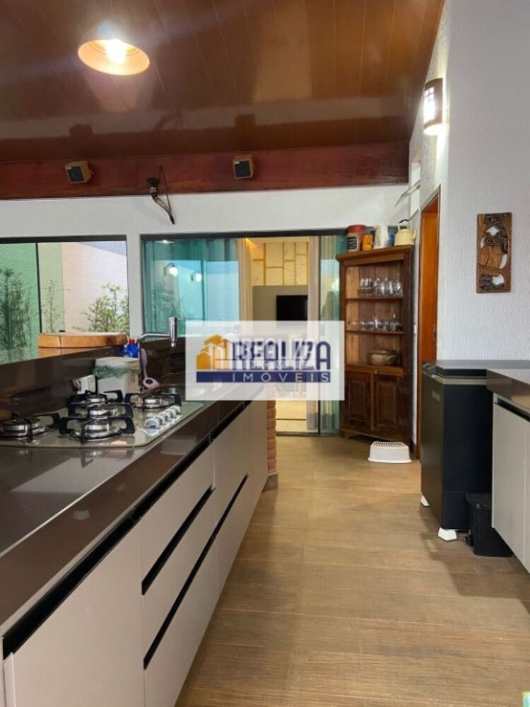 Casa, 4 quartos, 220 m² - Foto 1