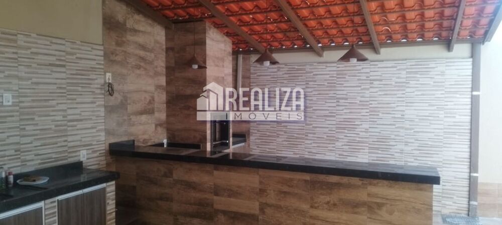 Casa à venda com 4 quartos, 200m² - Foto 2
