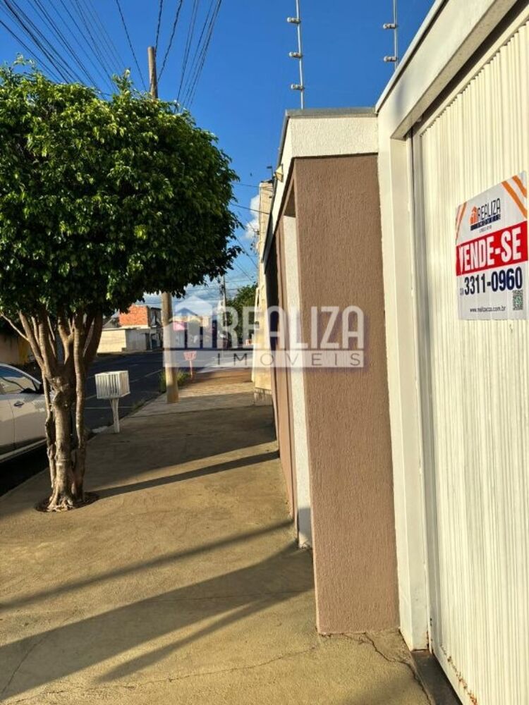 Casa à venda com 3 quartos, 136m² - Foto 3