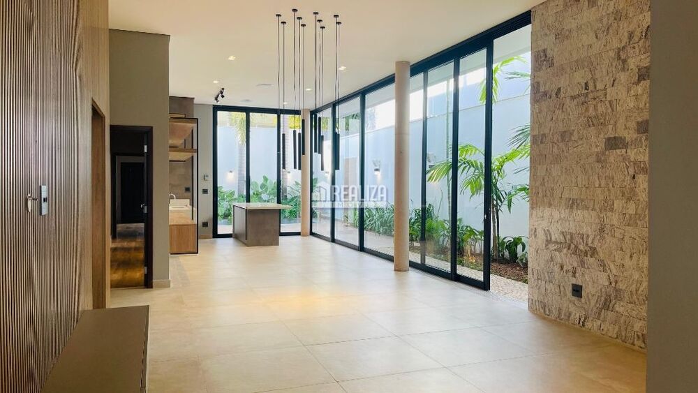 Casa, 4 quartos, 240 m² - Foto 1