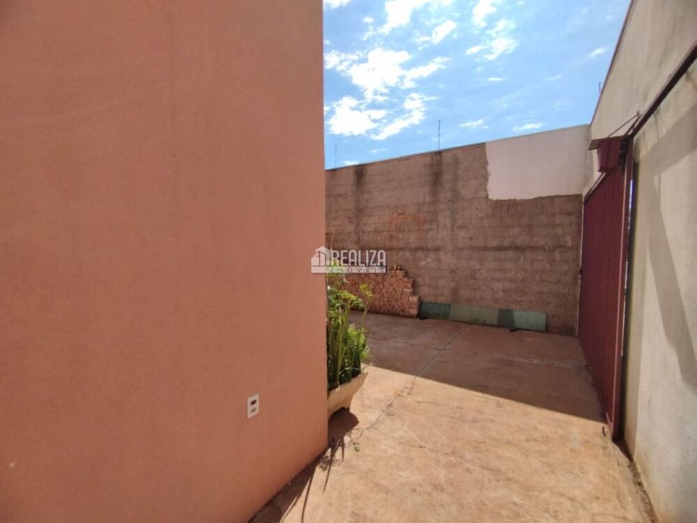 Casa à venda com 3 quartos, 150m² - Foto 2