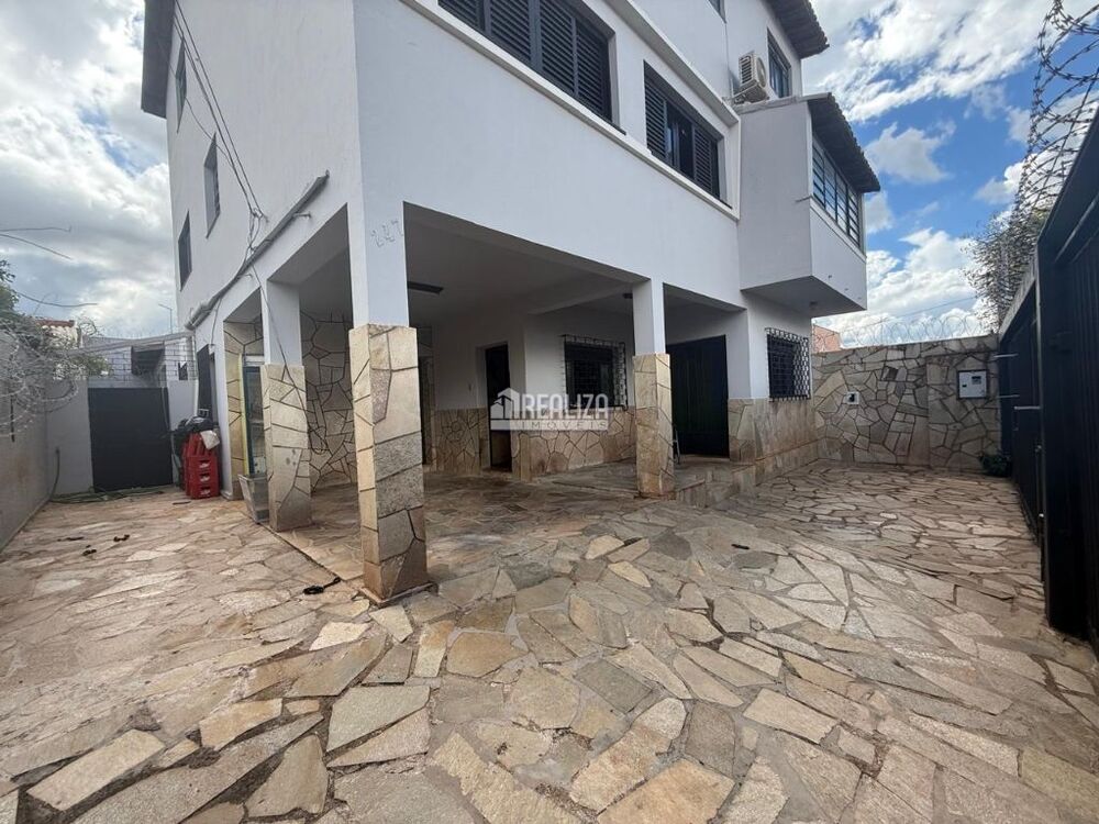 Casa, 7 quartos, 386 m² - Foto 1