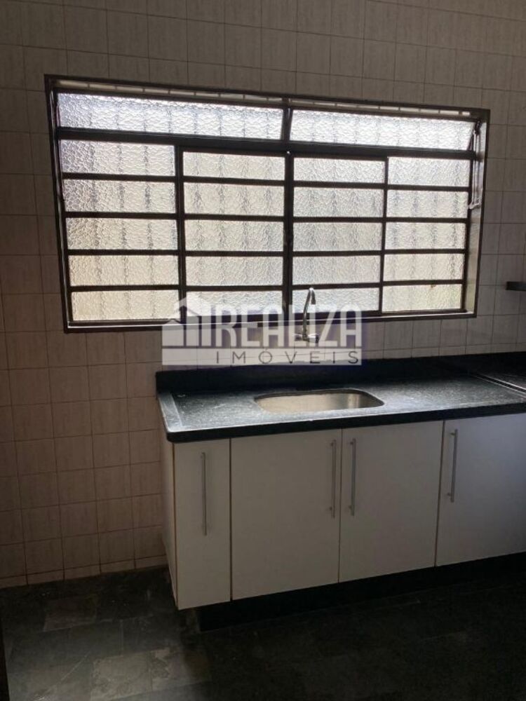 Casa à venda com 4 quartos, 200m² - Foto 5