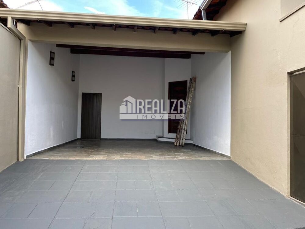 Casa à venda com 4 quartos, 200m² - Foto 1