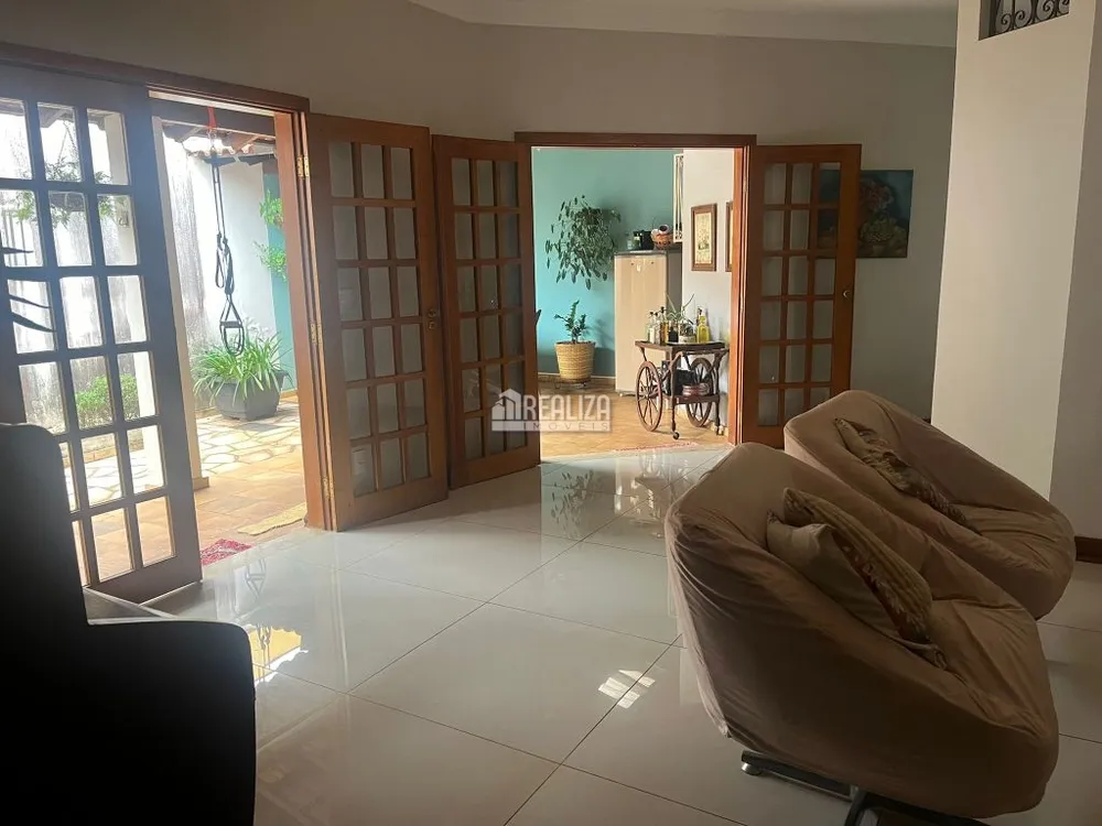 Casa, 3 quartos, 228 m² - Foto 3