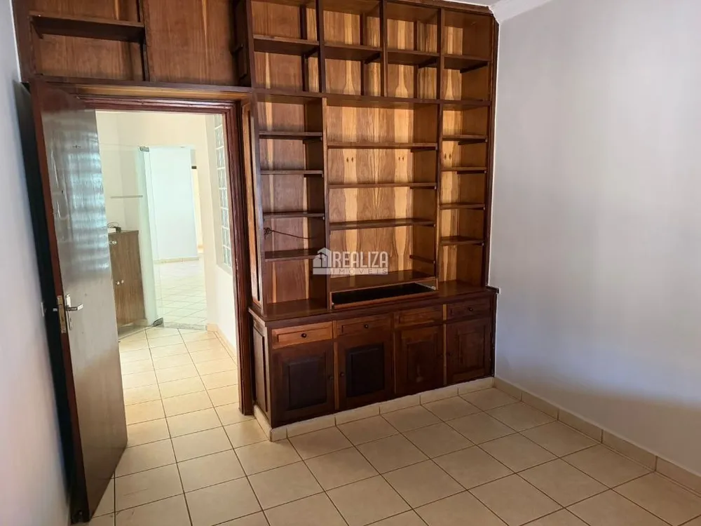 Casa, 3 quartos, 202 m² - Foto 1