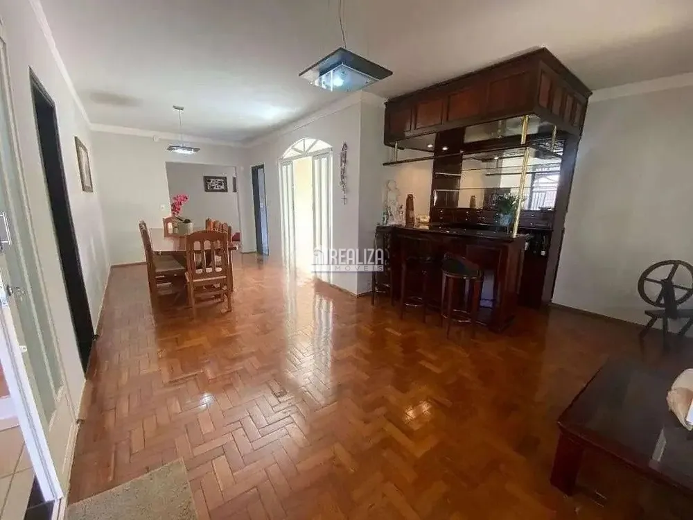 Casa, 3 quartos, 214 m² - Foto 2