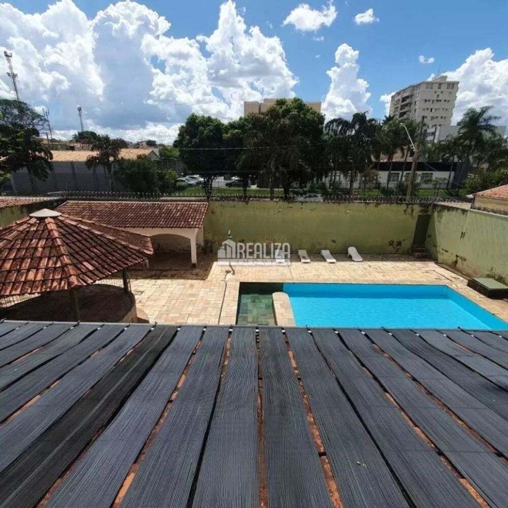 Casa para alugar com 3 quartos, 291m² - Foto 2