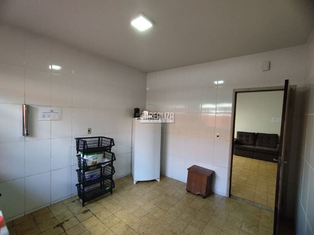 Casa à venda com 3 quartos, 163m² - Foto 2
