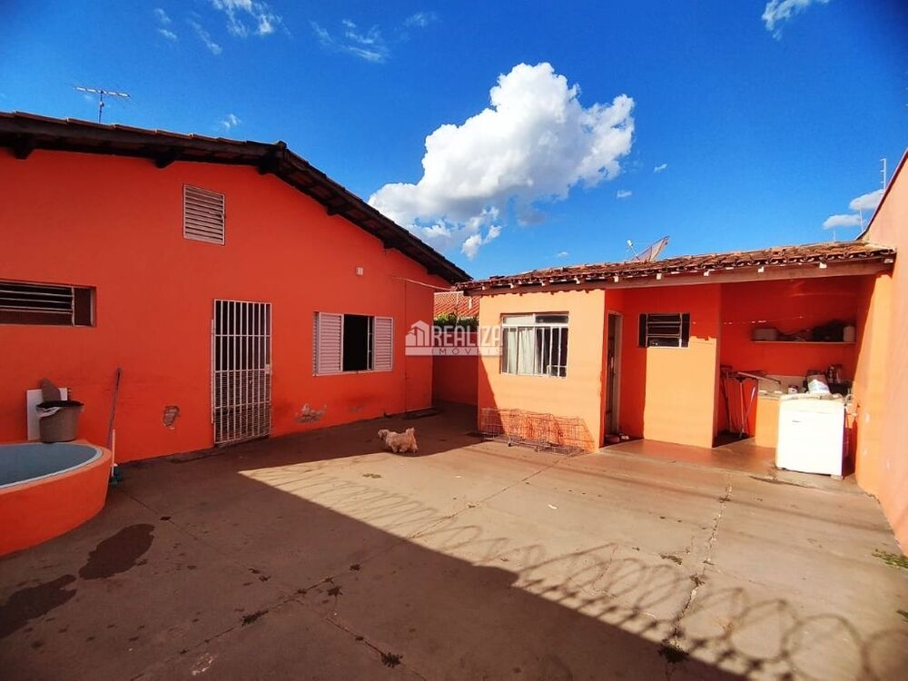 Casa à venda com 3 quartos, 163m² - Foto 1