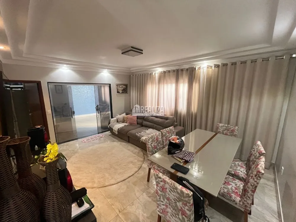 Casa, 3 quartos, 164 m² - Foto 1