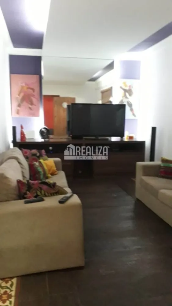 Casa, 5 quartos, 218 m² - Foto 1