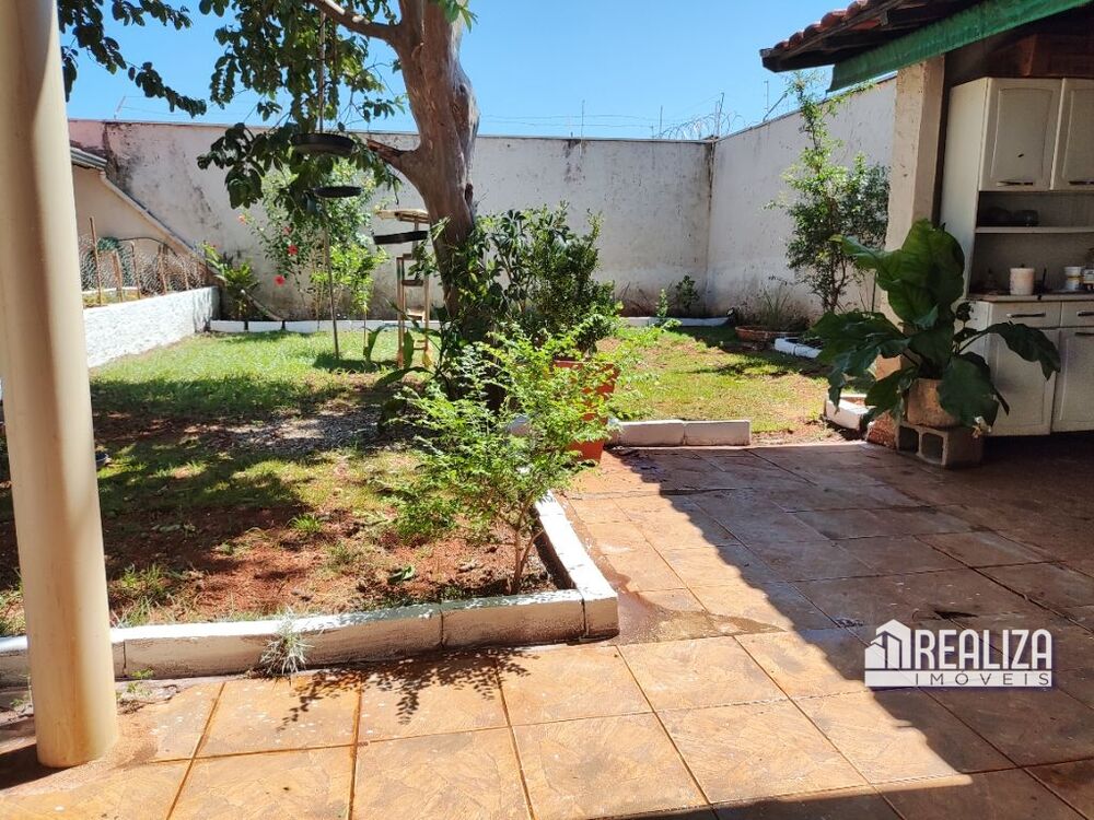 Casa à venda com 4 quartos, 301m² - Foto 8