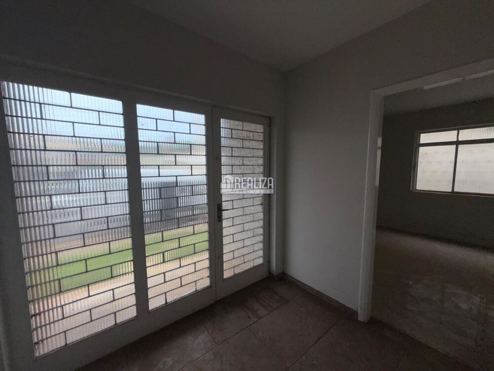 Casa à venda com 3 quartos, 282m² - Foto 3
