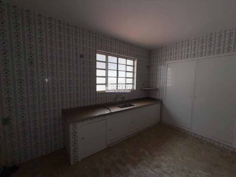 Casa à venda com 3 quartos, 282m² - Foto 4
