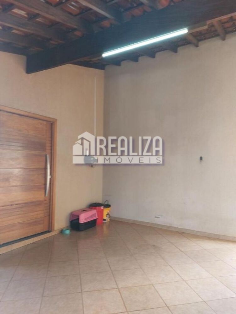 Casa à venda com 3 quartos, 110m² - Foto 1