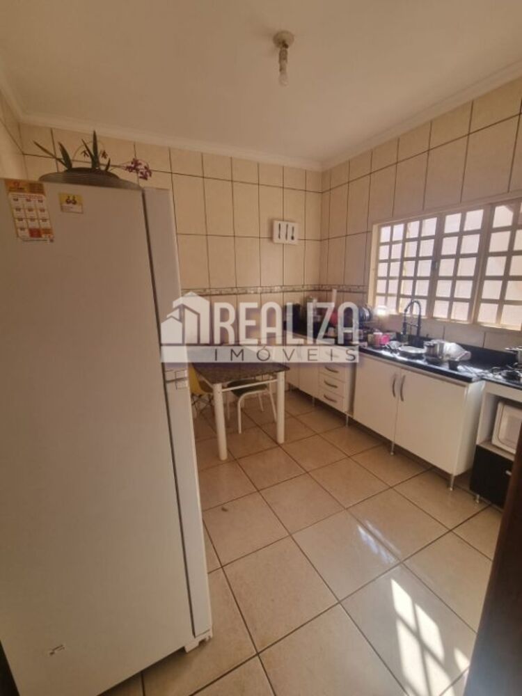 Casa à venda com 2 quartos, 150m² - Foto 4