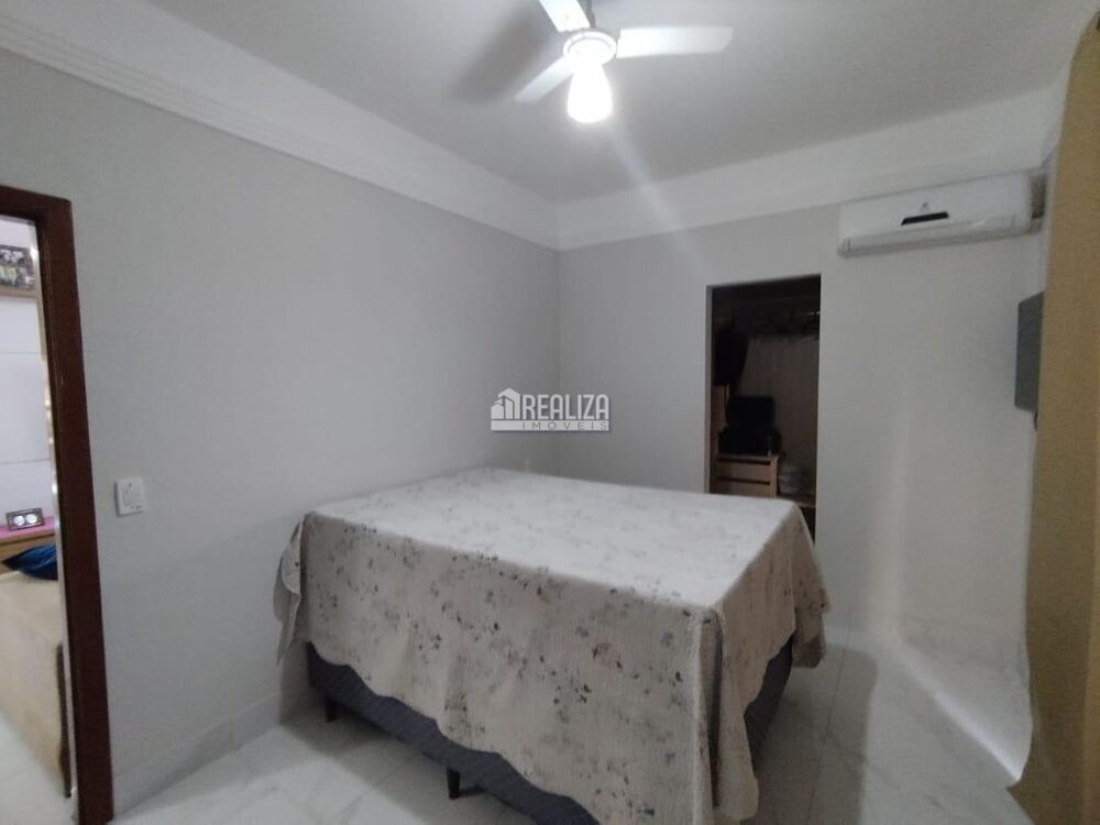 Casa à venda com 4 quartos, 220m² - Foto 5