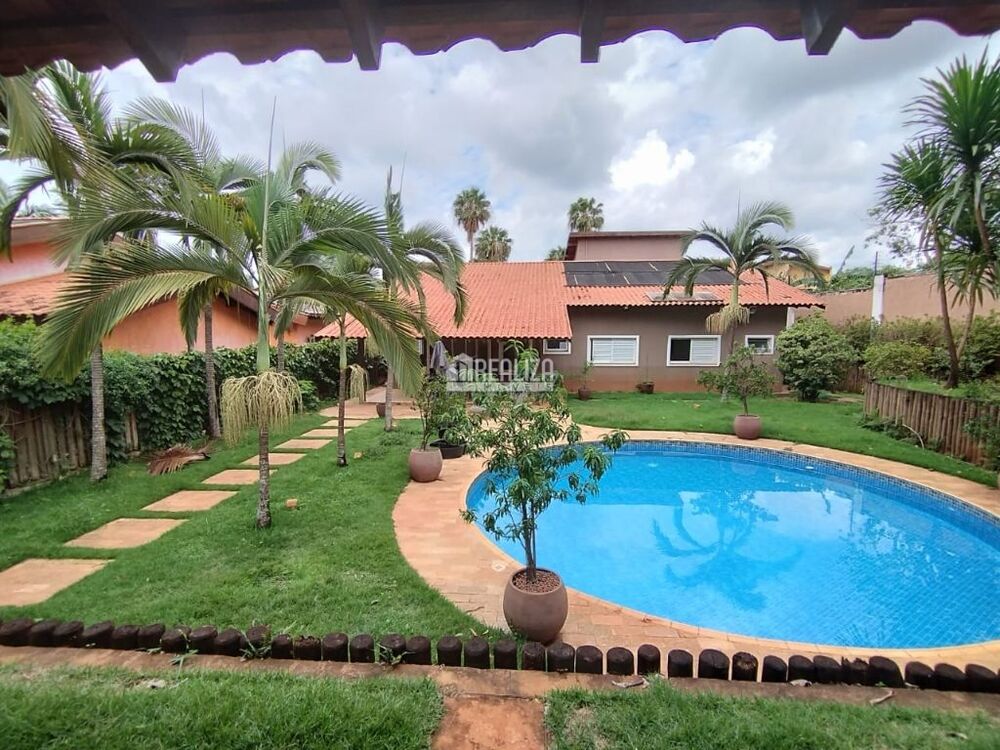Casa de Condomínio à venda com 4 quartos, 442m² - Foto 1