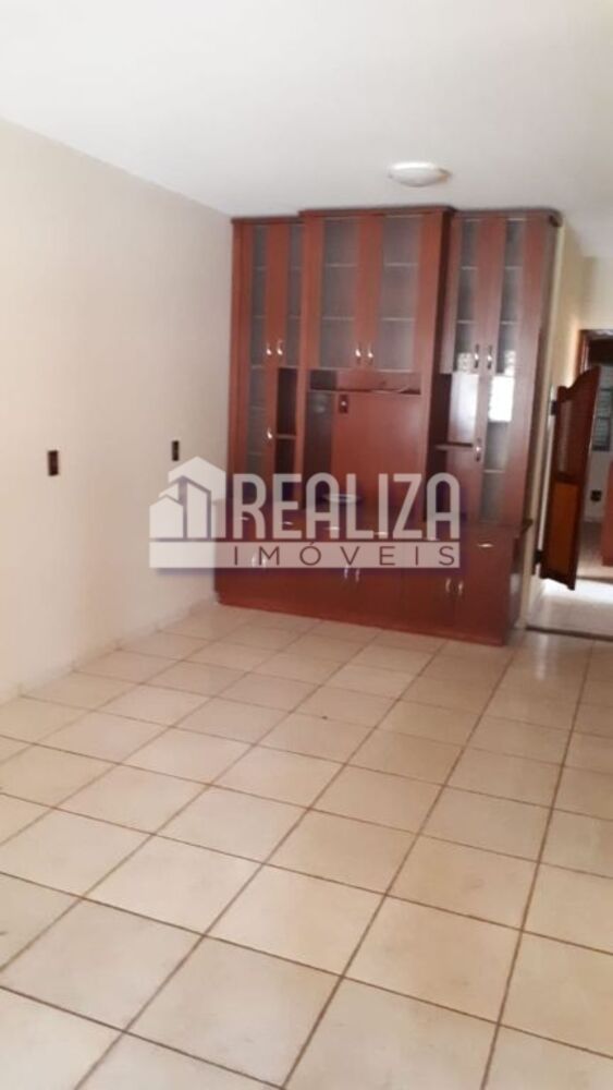 Casa à venda com 3 quartos, 249m² - Foto 4