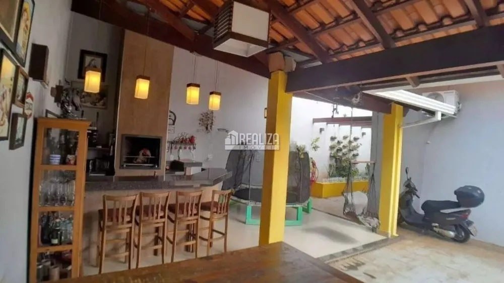 Casa, 3 quartos, 176 m² - Foto 2