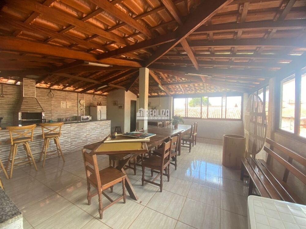 Sobrado, 3 quartos, 271 m² - Foto 1