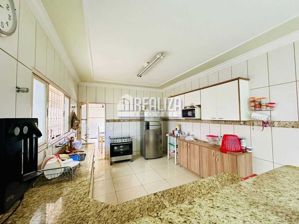 Casa à venda com 5 quartos, 270m² - Foto 9
