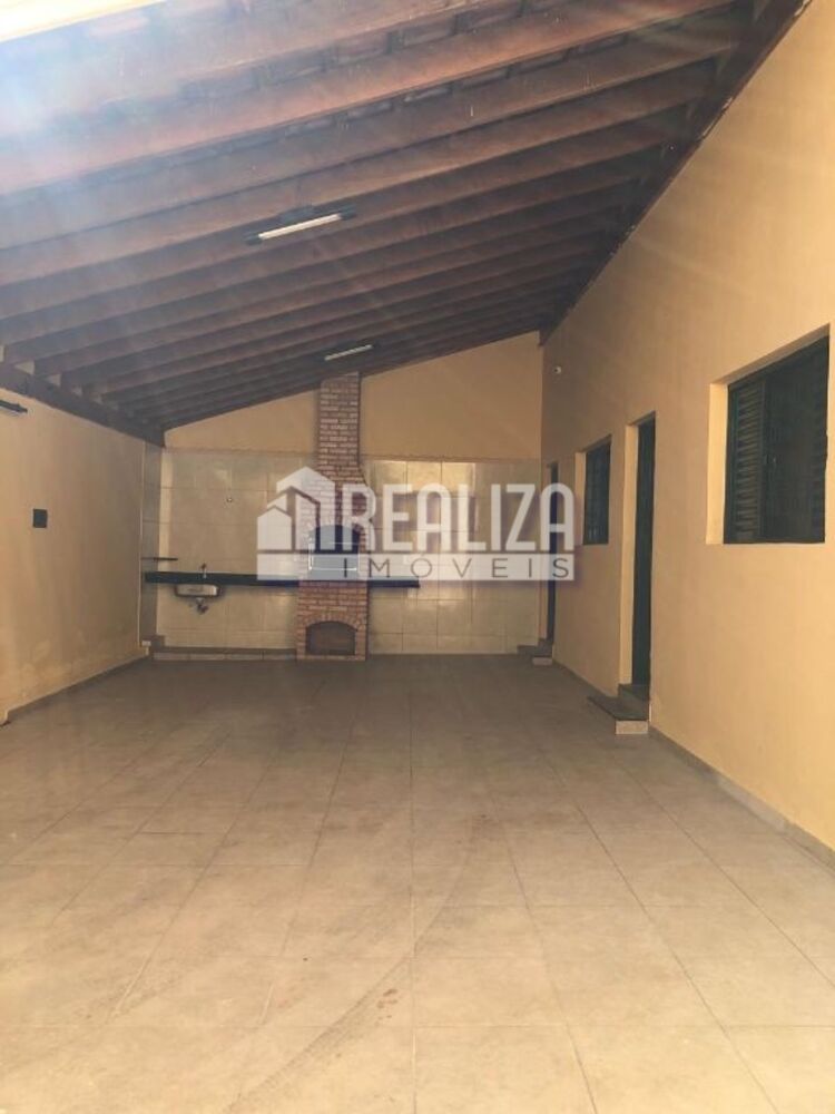 Casa à venda com 3 quartos, 200m² - Foto 1