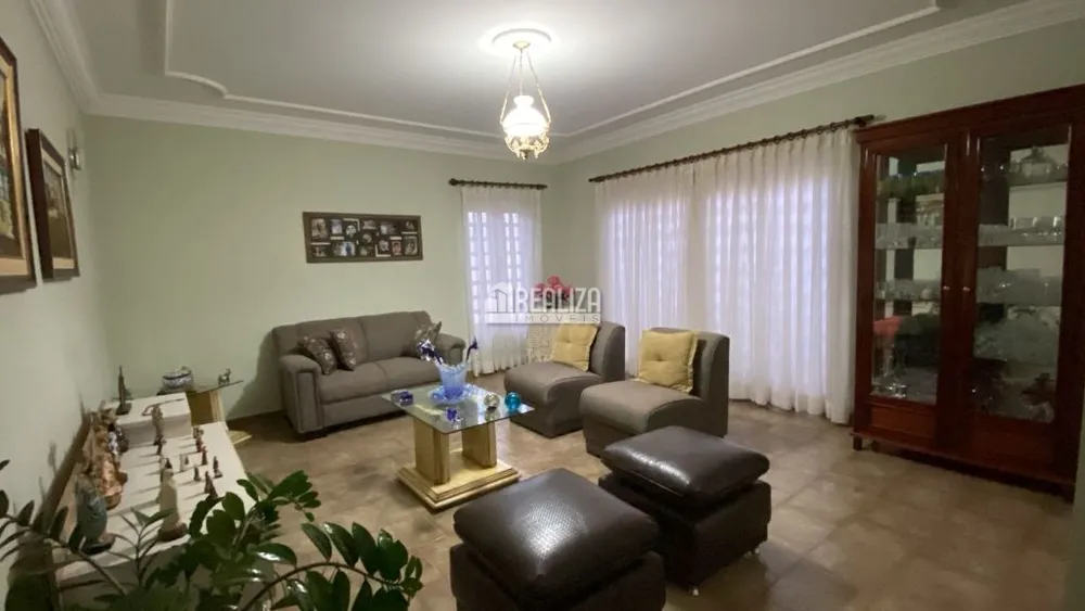 Casa, 4 quartos, 232 m² - Foto 1