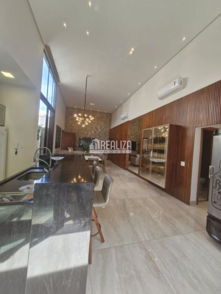 Casa à venda com 3 quartos, 180m² - Foto 4